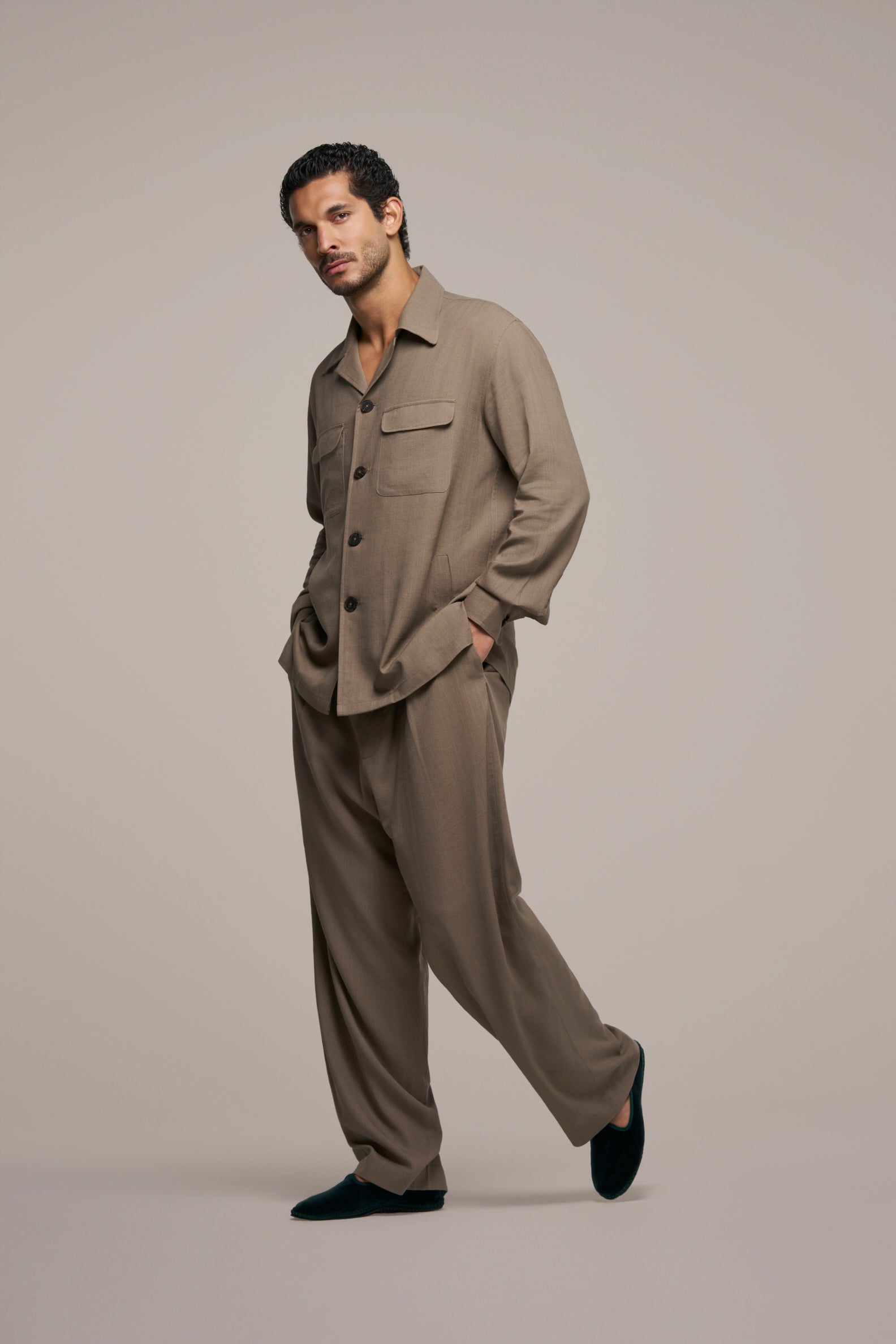 JACKET/ SHIRT TWO POCKET TAUPE BROWN WITH DARK BROWN BUTTON IN LINEN