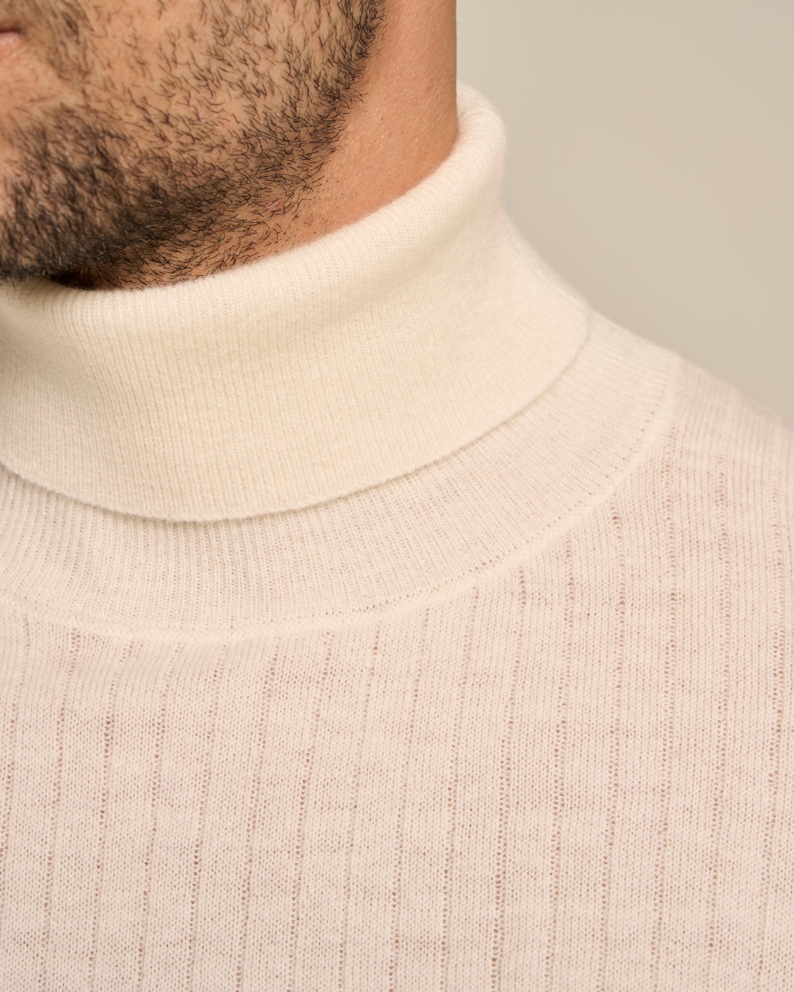 TURTLE NECK MILK WHITE