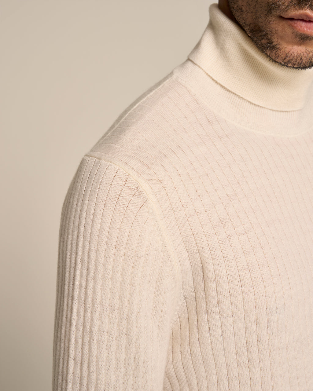 TURTLE NECK MILK WHITE