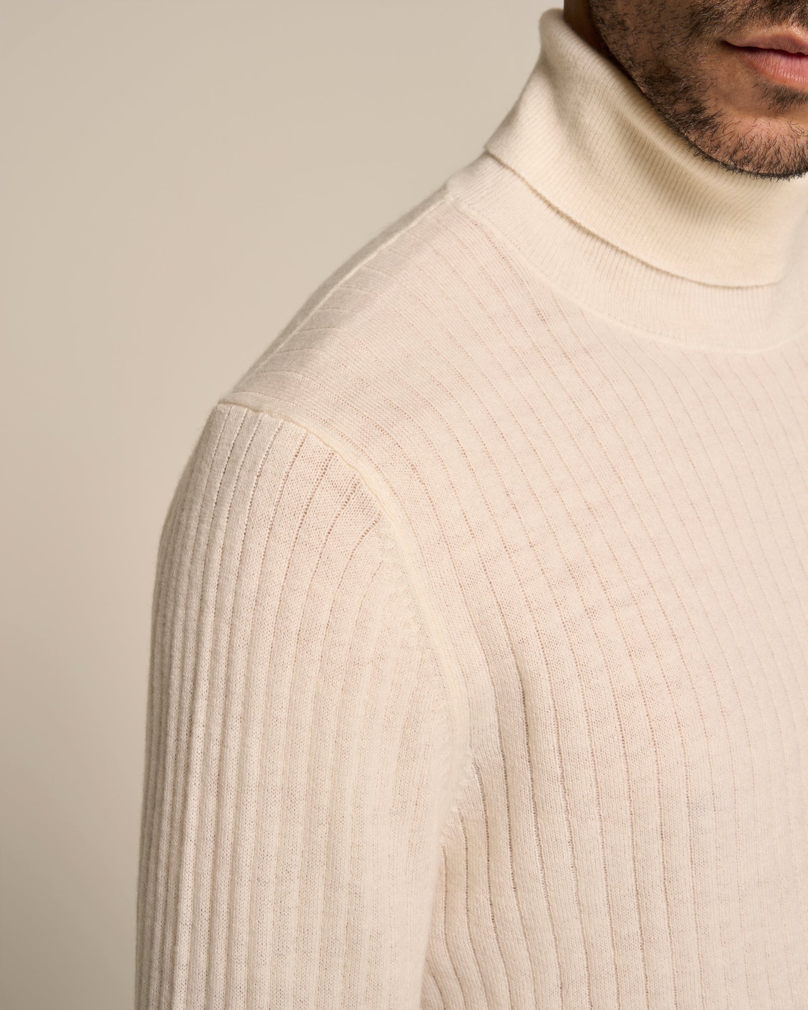 TURTLE NECK MILK WHITE