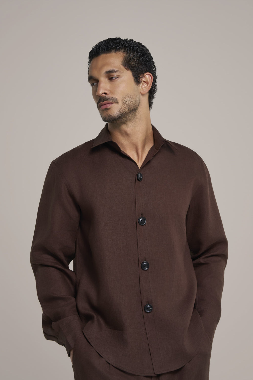 OVERSIZE CLASSIC BURNT BROWN IN LINEN WITH BLACK BUTTON