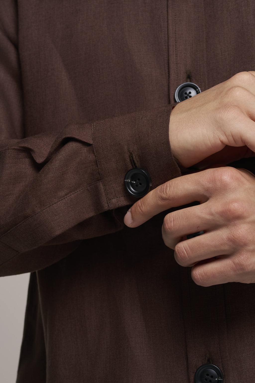 OVERSIZE CLASSIC BURNT BROWN IN LINEN WITH BLACK BUTTON